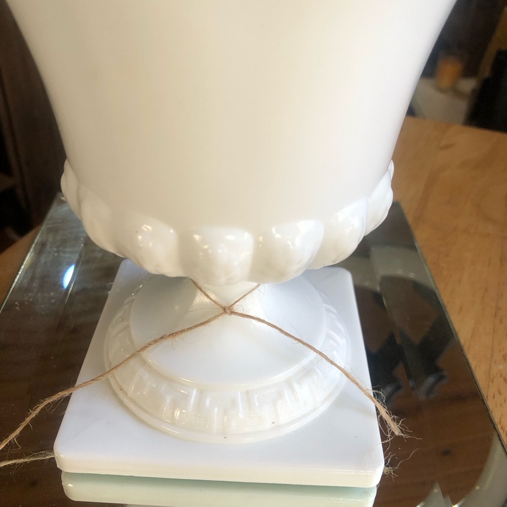 Elegant White pedestal milk glass planter vintage - Picture 2 of 5